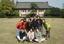 北京大学付属高校の校舎と学生